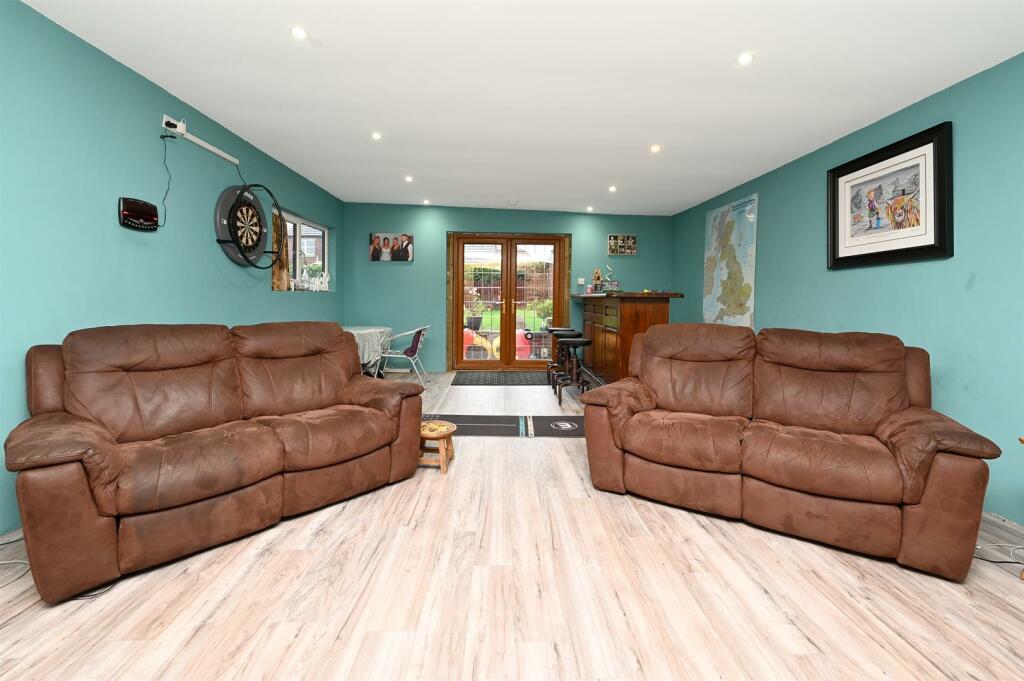 Games Room - seating and bar.jpg