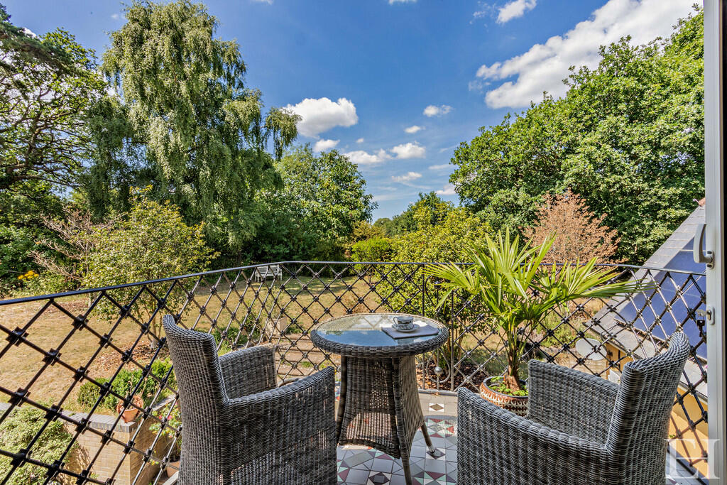 8654607-exteriorW...