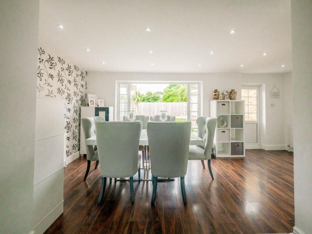 Breakfast/Dining Area