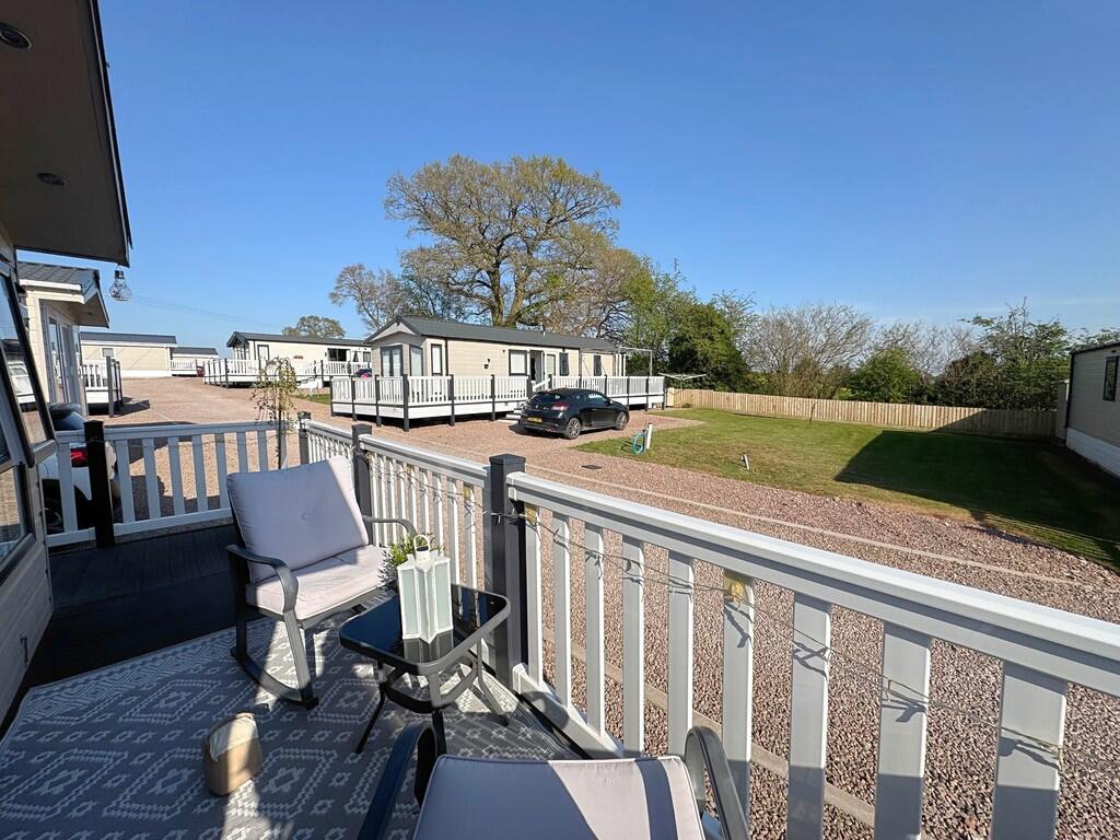 Front decking wit...