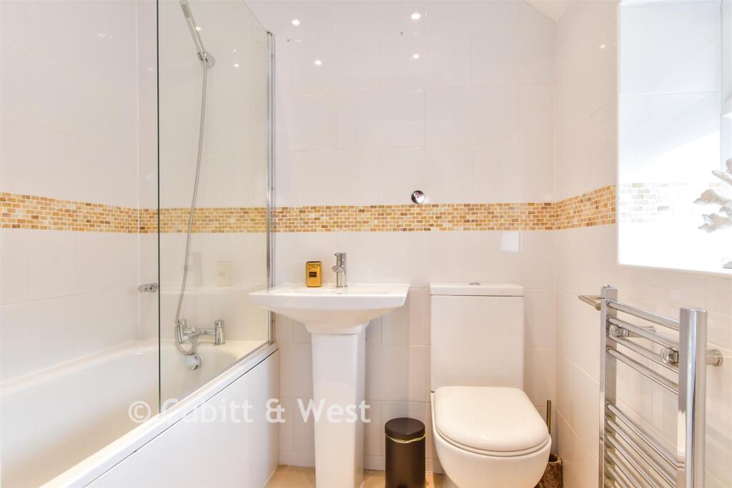 En-Suite Bathroom