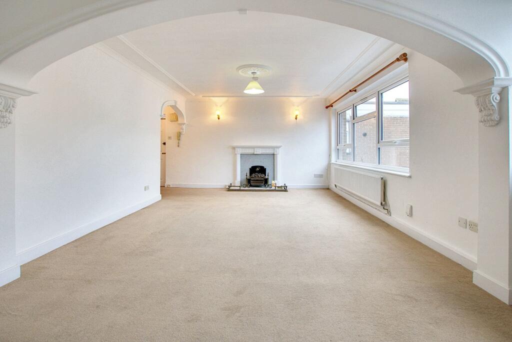 Open-Plan Lounge &amp; Dining Area