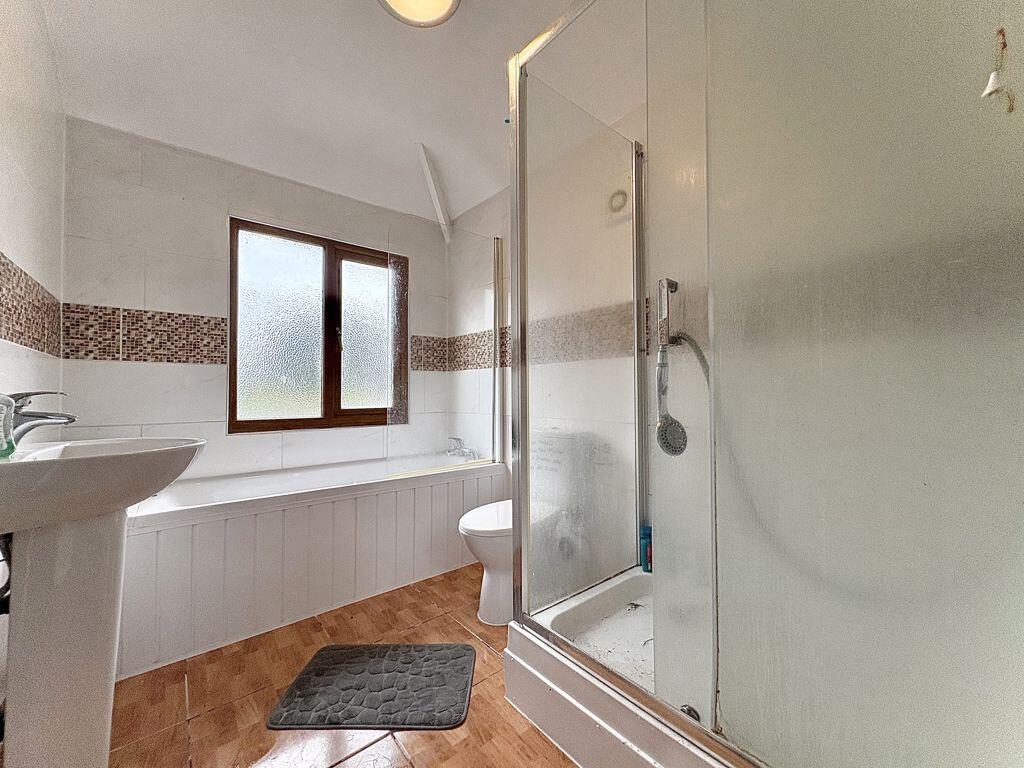 FIRST FLOOR BATHROOM