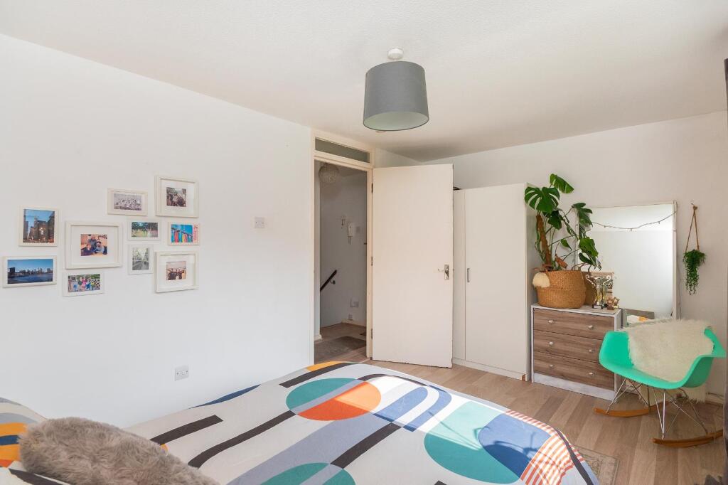 0Q2CAV - Bedroom A.jpg