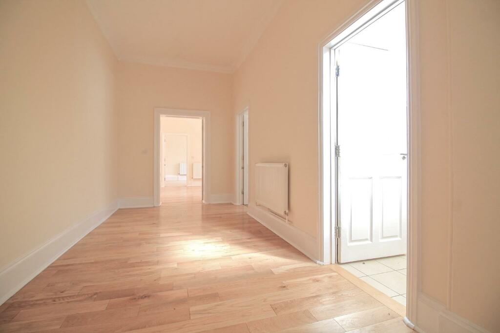 4 Karrelbrook House [Entrance Hall] v2.JPG