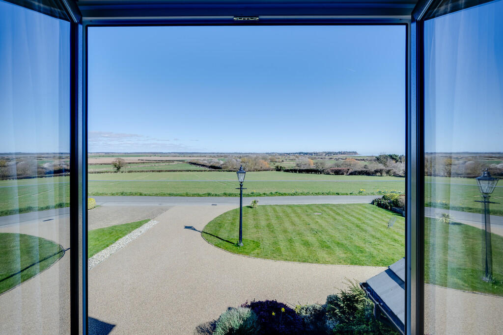 19 MASTER BEDROOM...