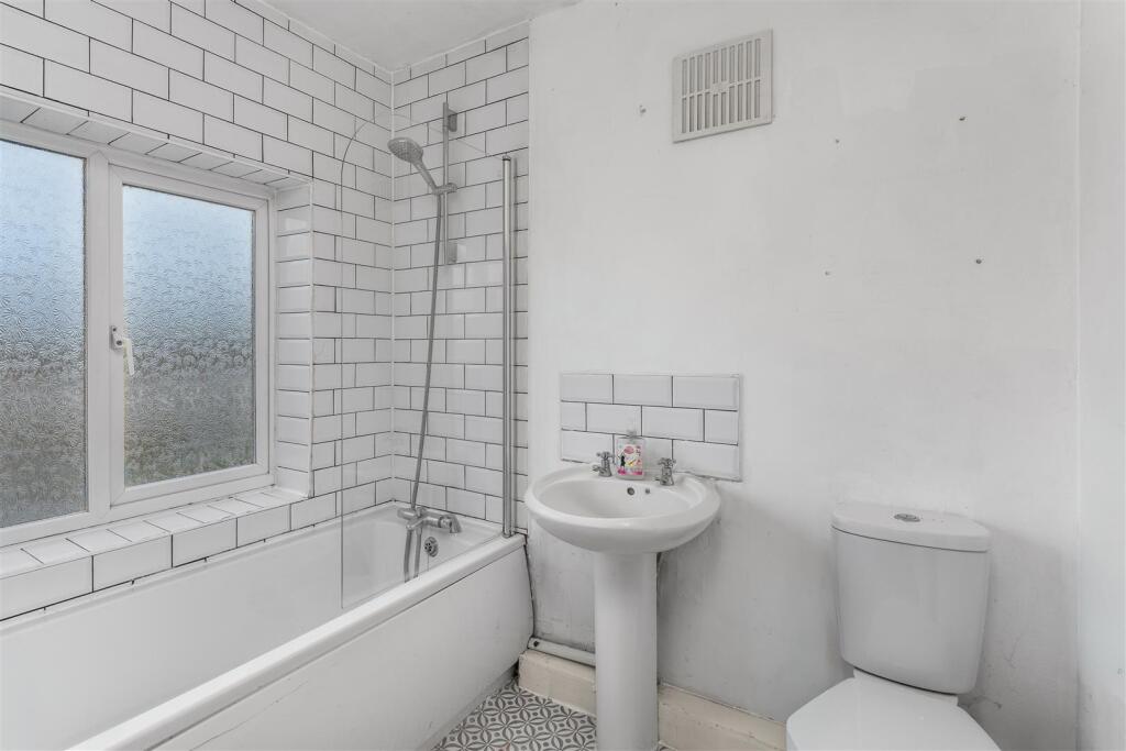 26 Cherry Road, Banbury-23.jpg