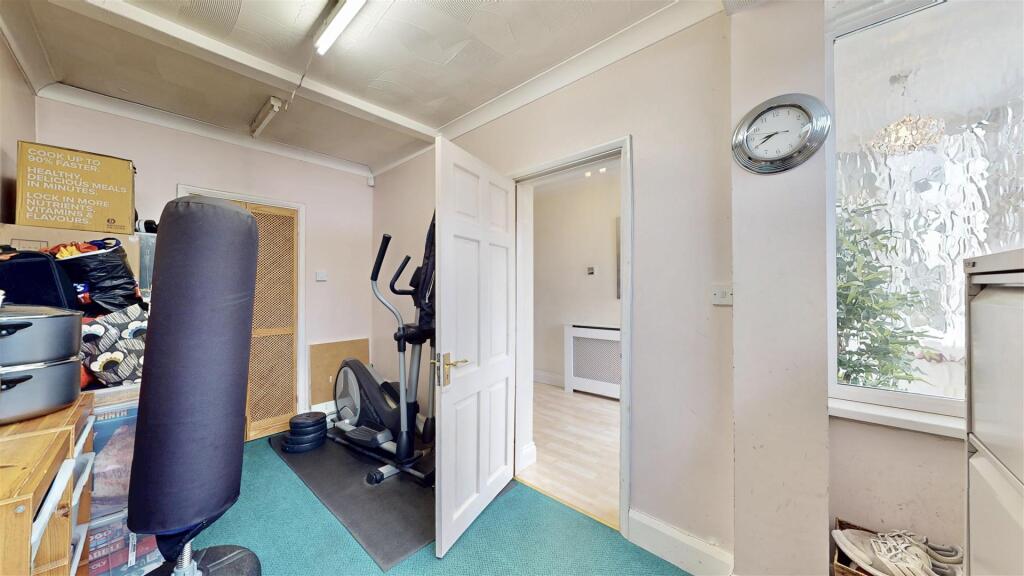 141-Havering-Gardens-03242025_110234 4.jpg