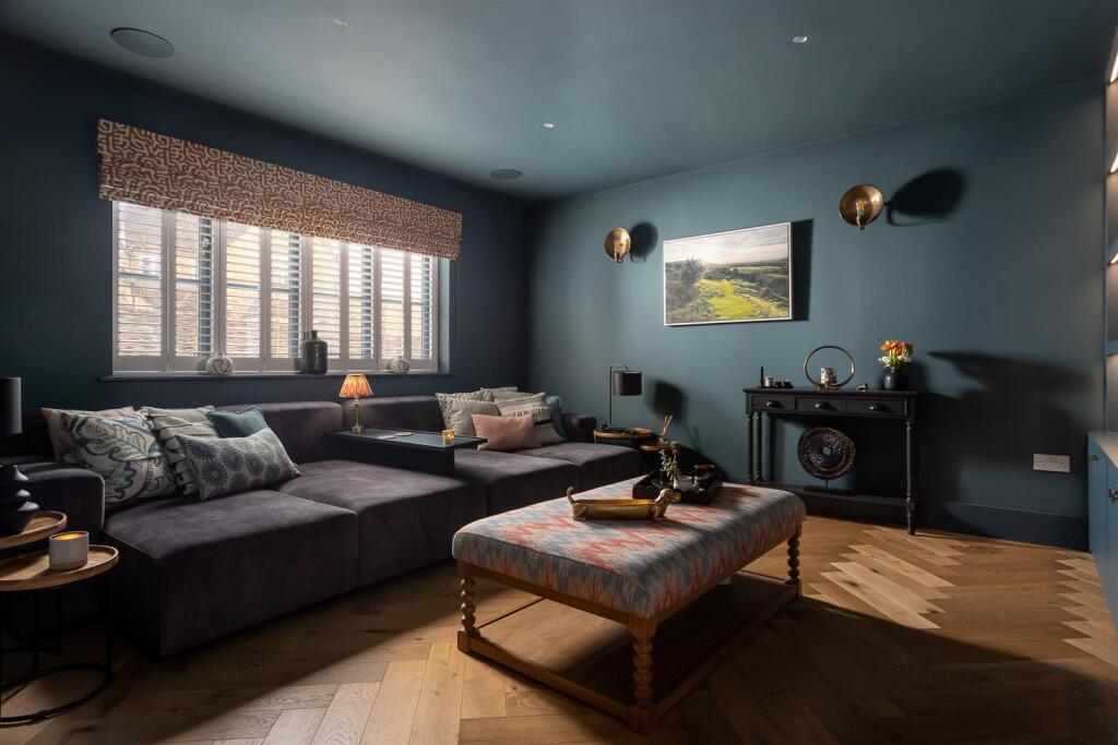 12 - 1 Holm Oaks - GL7 2RQ - Web.jpg