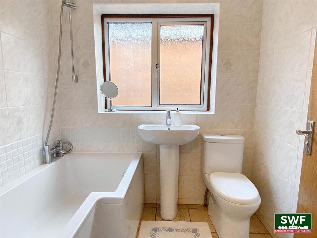 Bathroom1.jpg