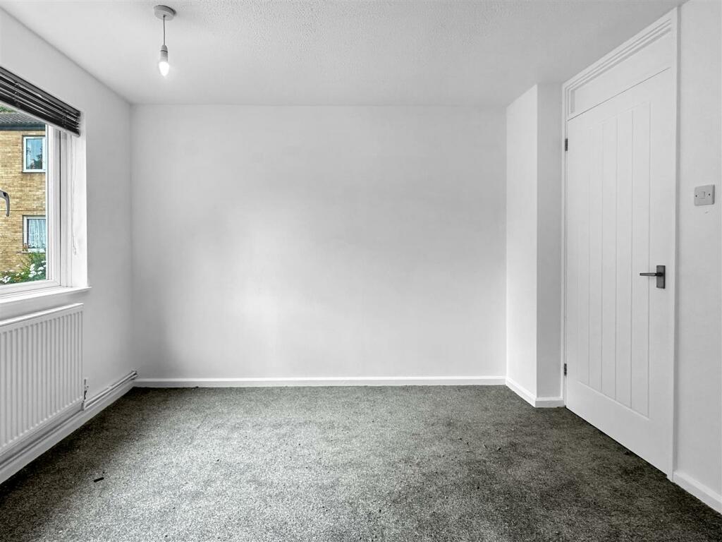 Bedroom 1.jpg