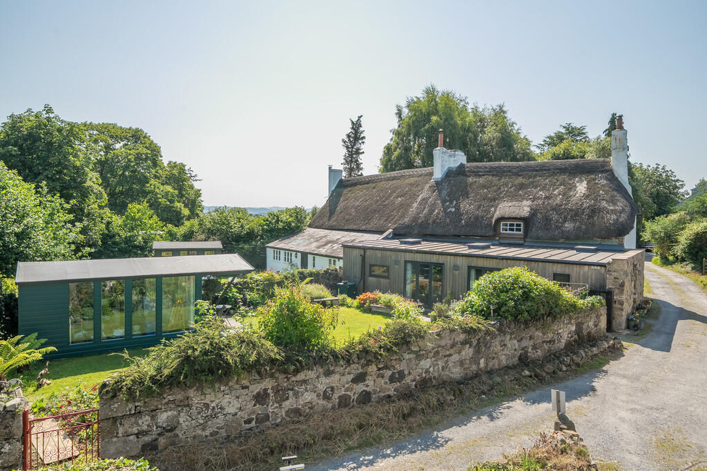 Side view of Gard...