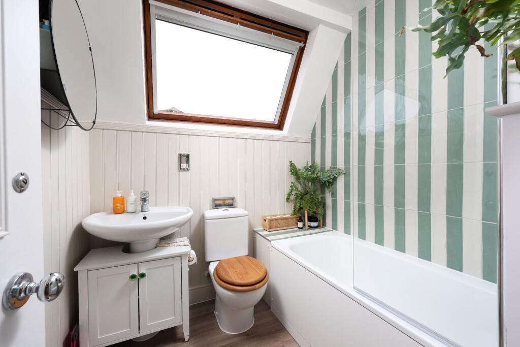 2FF 13 York Gardens 1.JPG