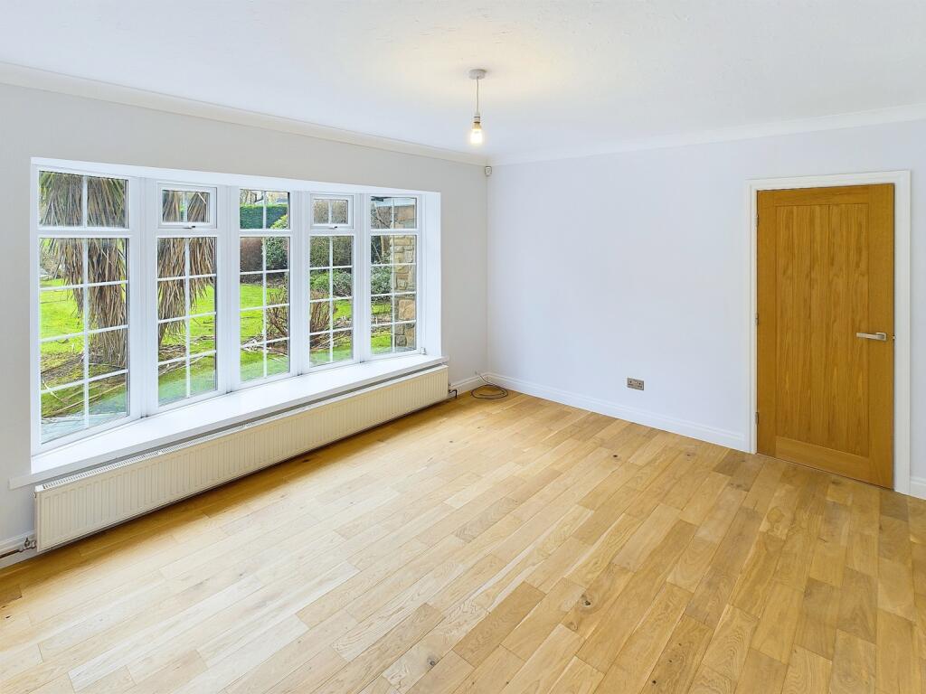 CAM04233G0-PR0013-STILL007