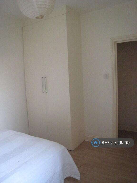 Bedroom 2 (Built In Wardrobe)