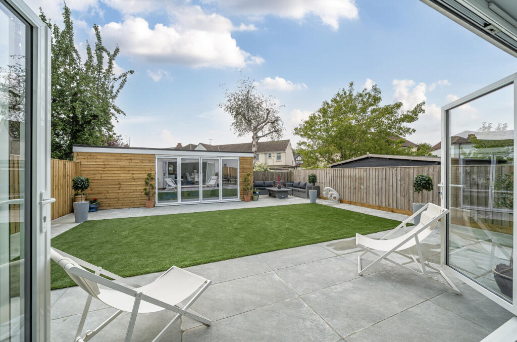 12796705683f3b8f84f5f