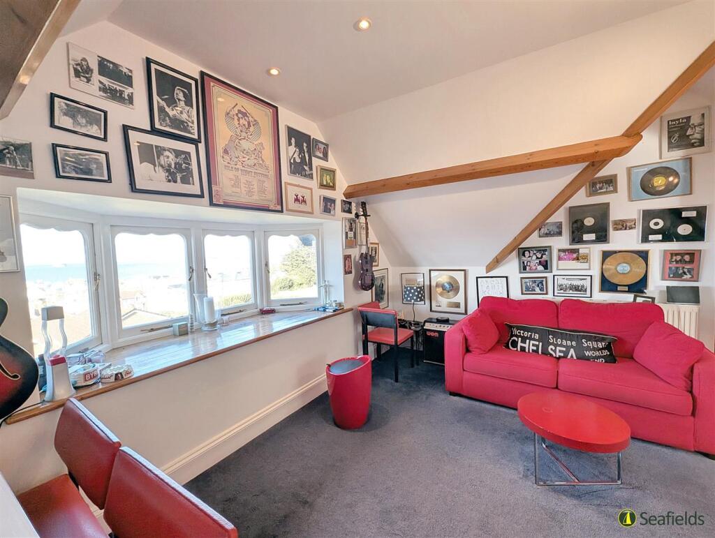 Sitting Area.jpg