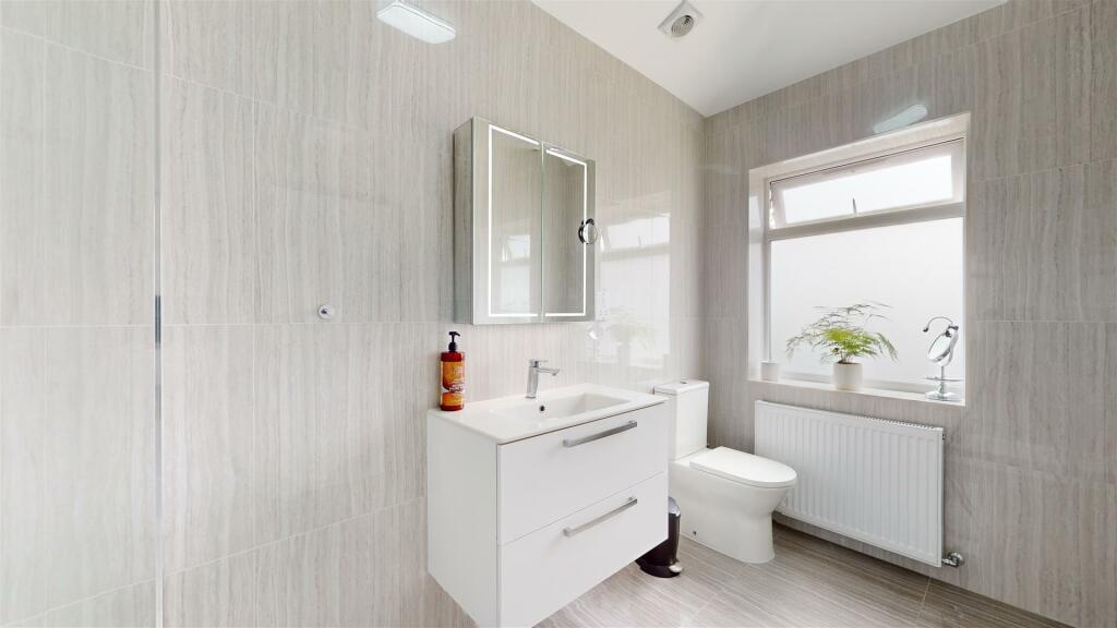 SHOWER ROOM