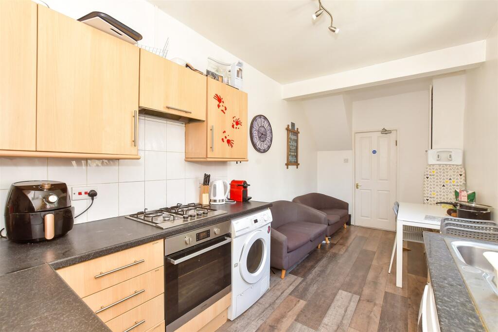 Kitchen/ Breakfast Room