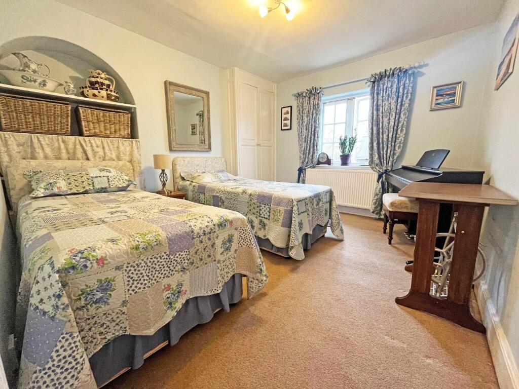 Bed 2.jpg