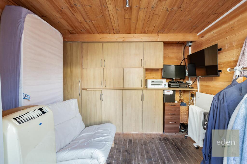OUTBUILDING/SHED