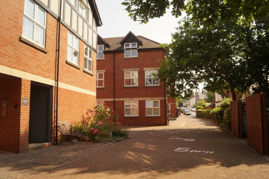 12 Rhydes Court