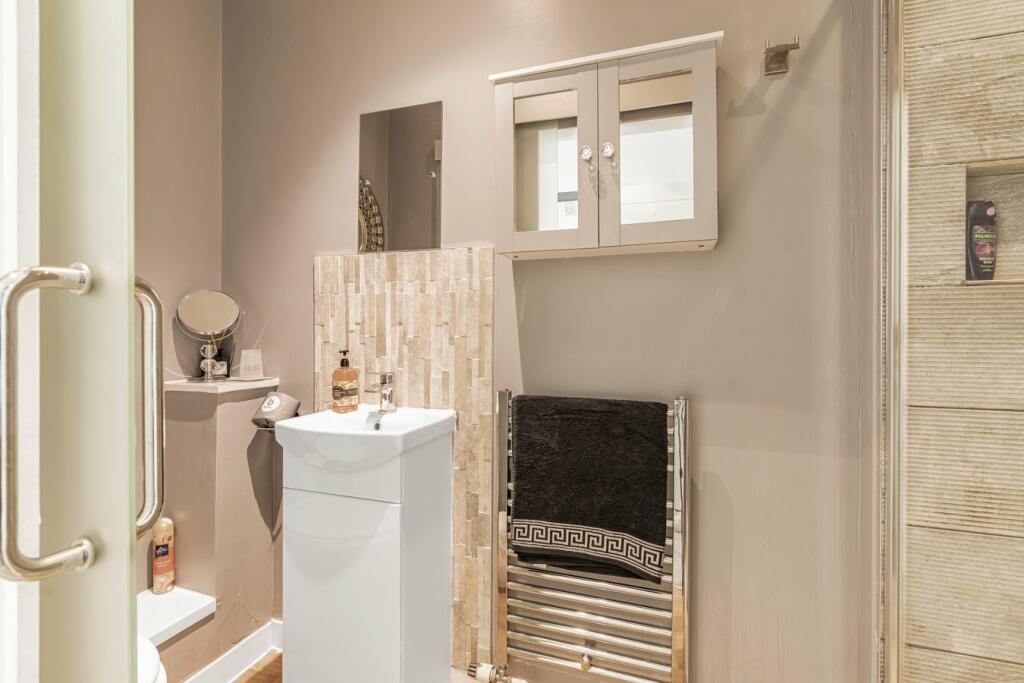 Annexe shower room