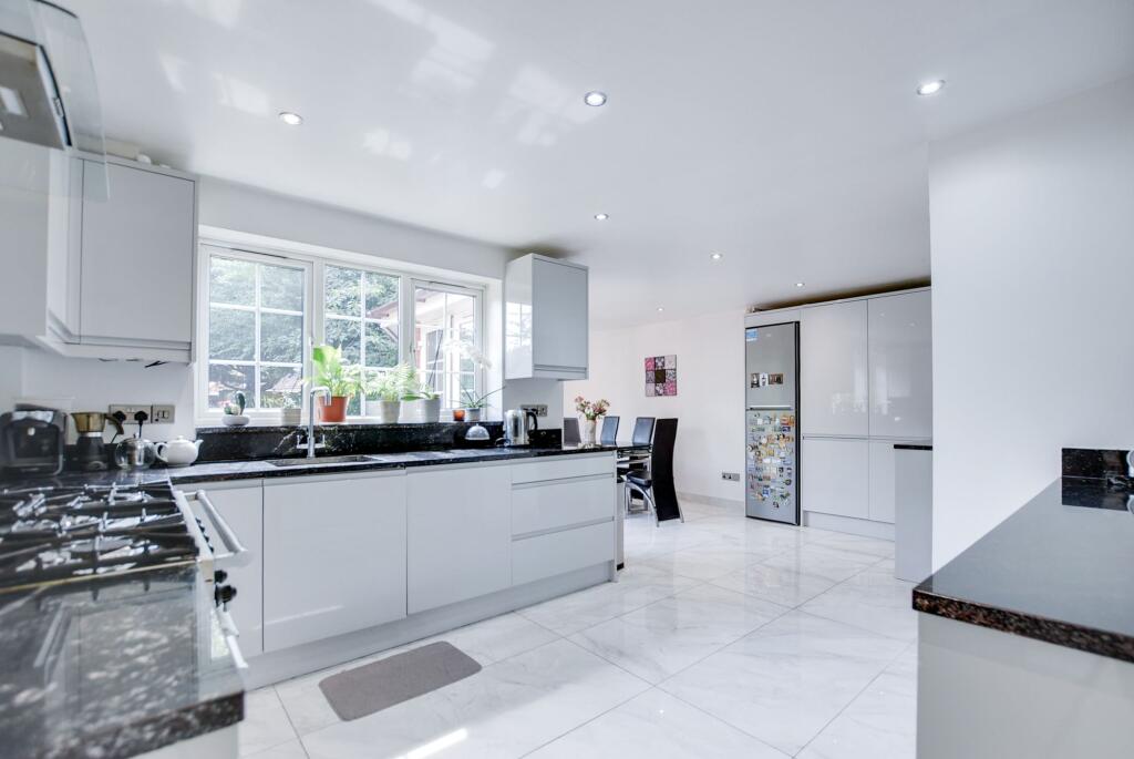 Open Plan Fitted Kitchen Dining Room