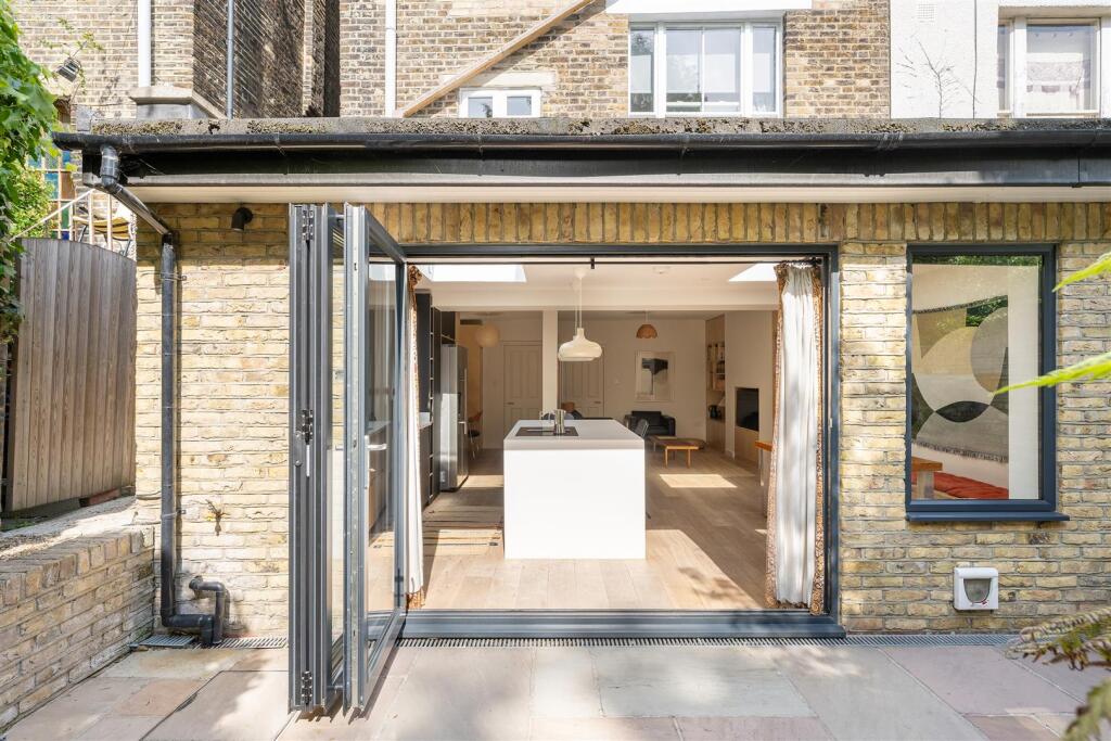 Navarino Road E8