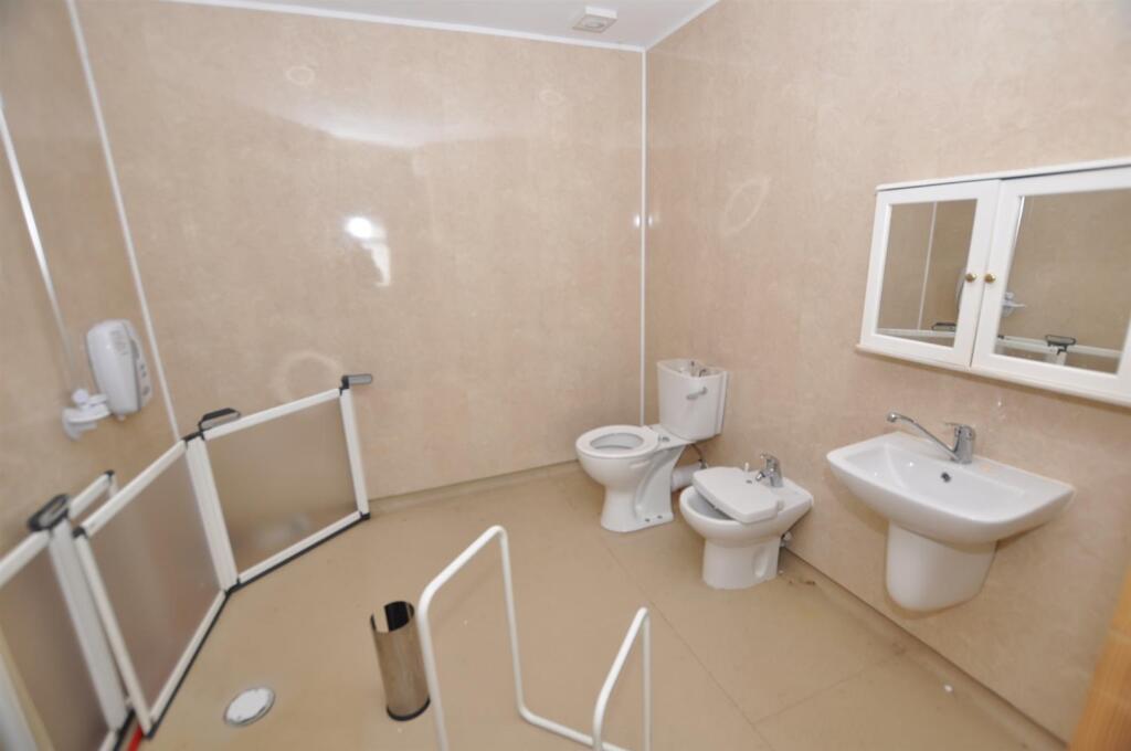 En-suite/Wet Room