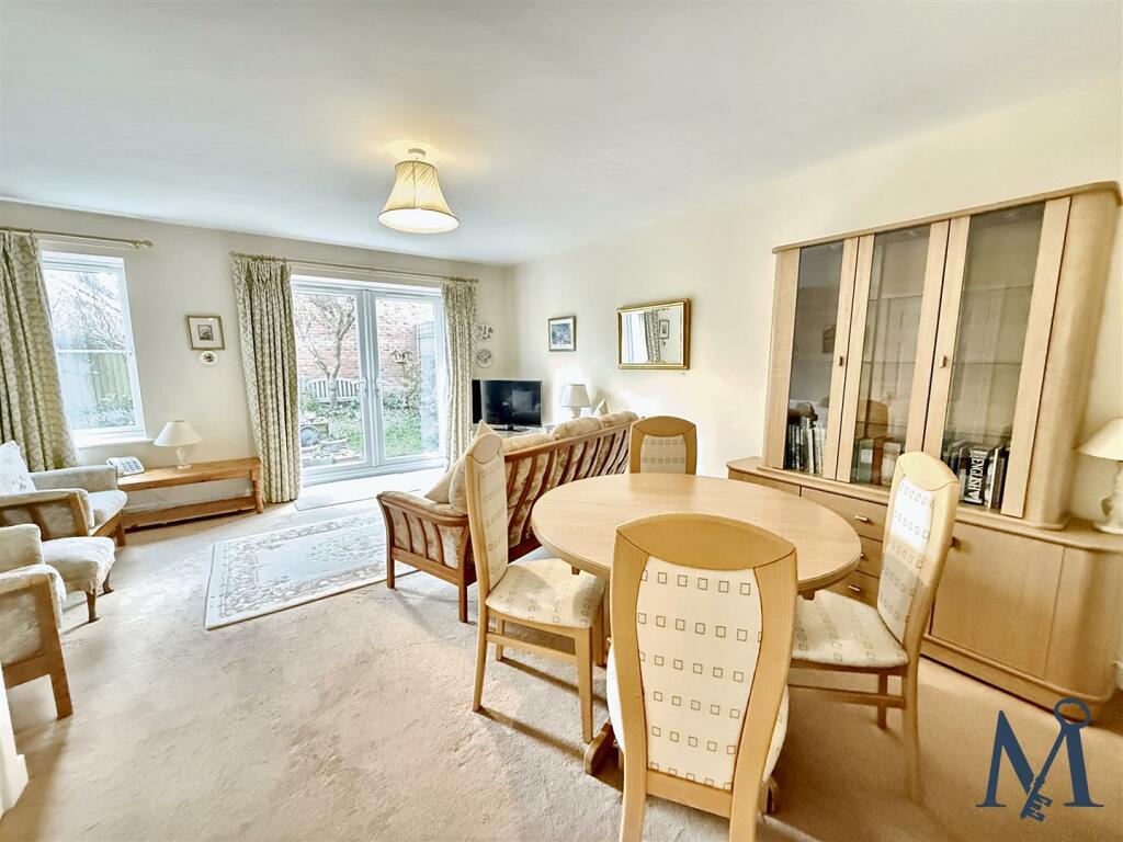 Living Room / Diner