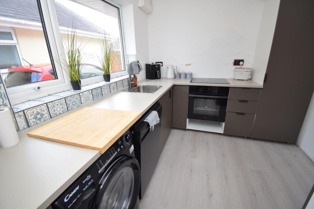 Kitchen 1.JPG