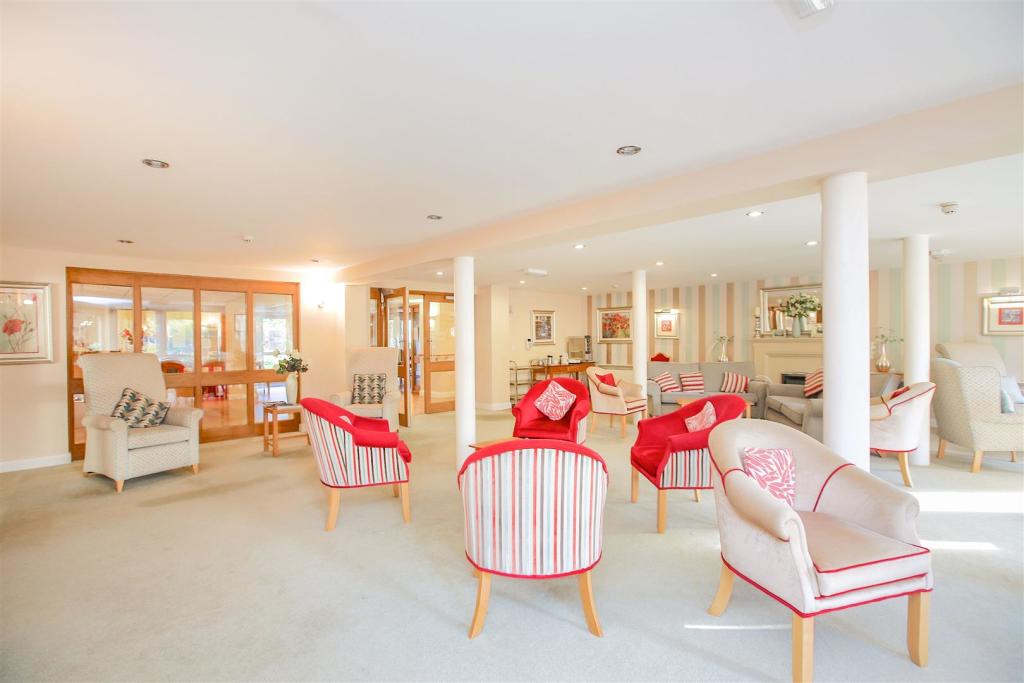 Homeowners Lounge.jpg