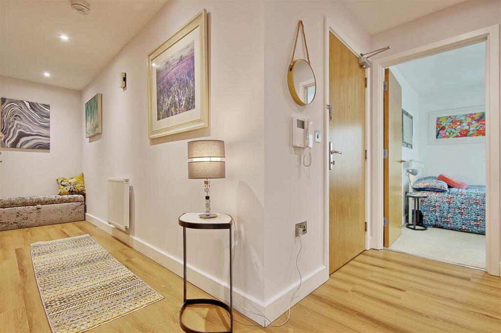 Hallway.jpg