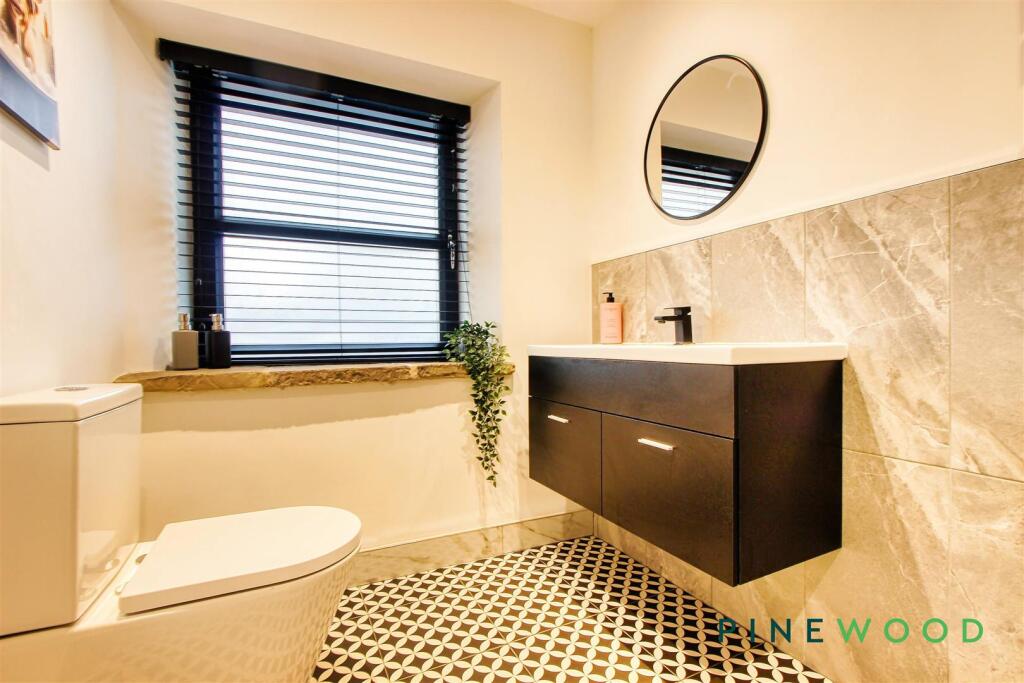 BARN/ANNEXE - SHOWER ROOM