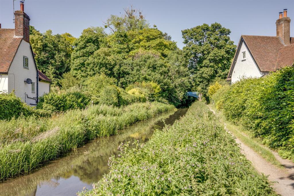 9A The Leys, Halton Village, HP22 5GH-14.jpg