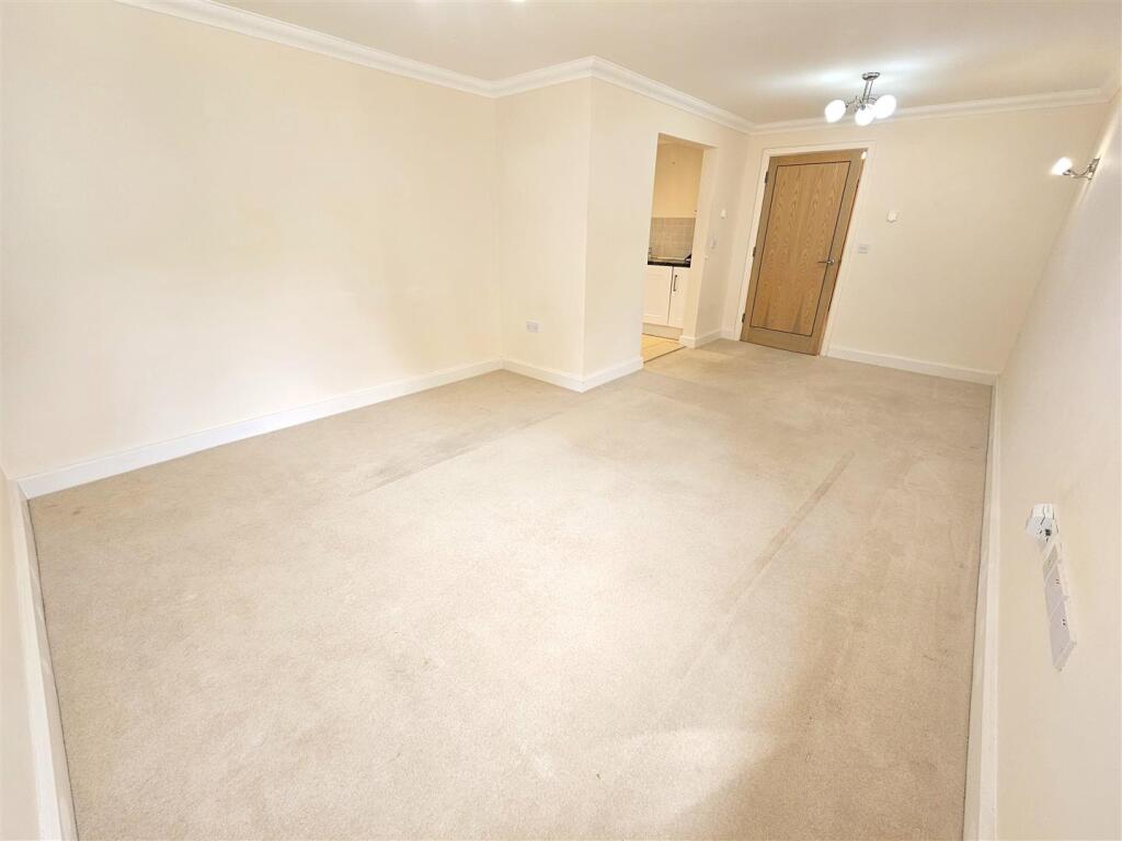 Living- Dining (2).jpg