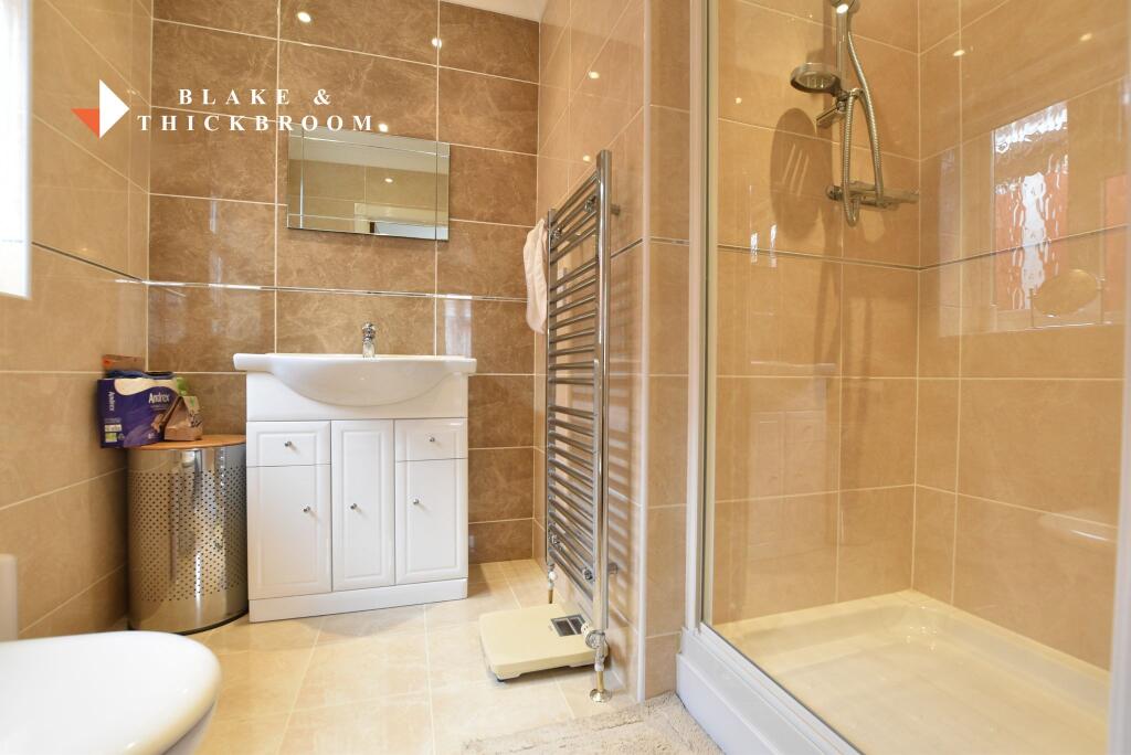 EN SUITE SHOWER ROOM