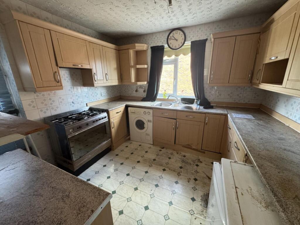 2 Lindow Kitchen.jpg