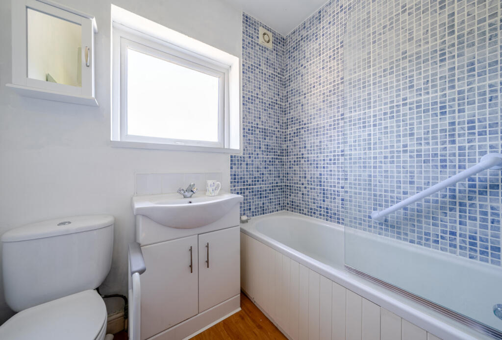 32-6823634a271a5-...