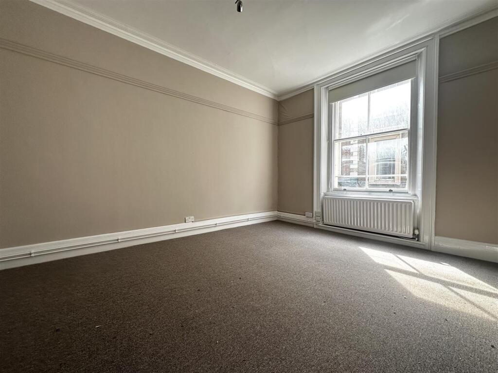 Lounge/ bedroom