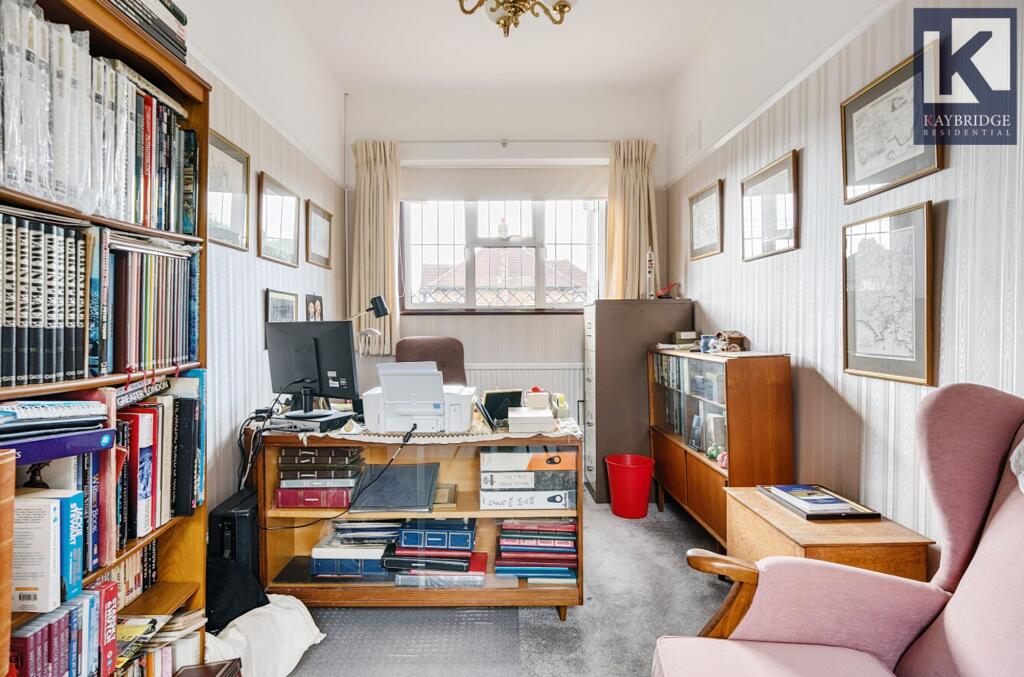 Stoneleigh Park Road, KT19 0RQ