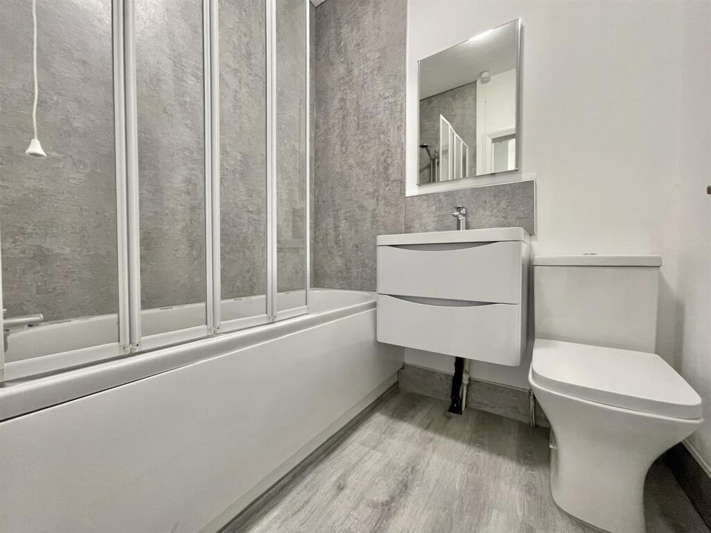 139 Bramhall Bathroom.jpeg