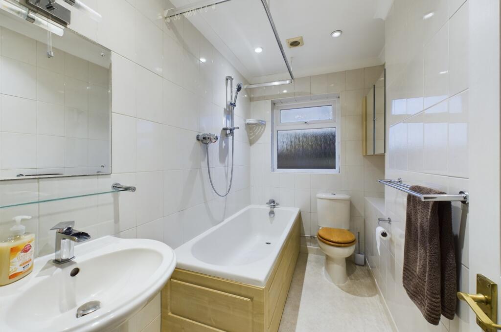 CAM02545G0-PR0329-STILL001