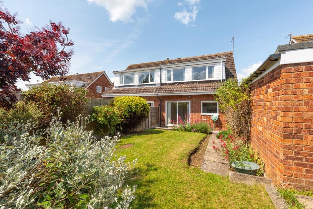 6, severn close garden-3.jpg