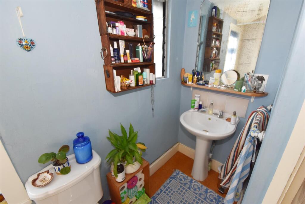 Bathroom (1).jpg