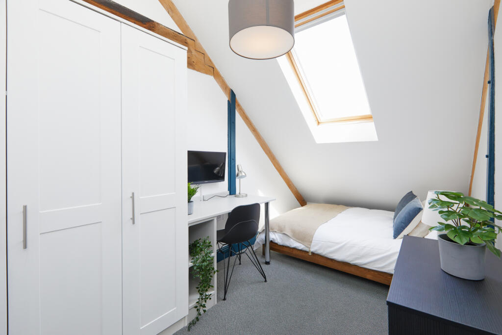 Shoe &amp; Boot Factory, Flat 20 Bedroom 13