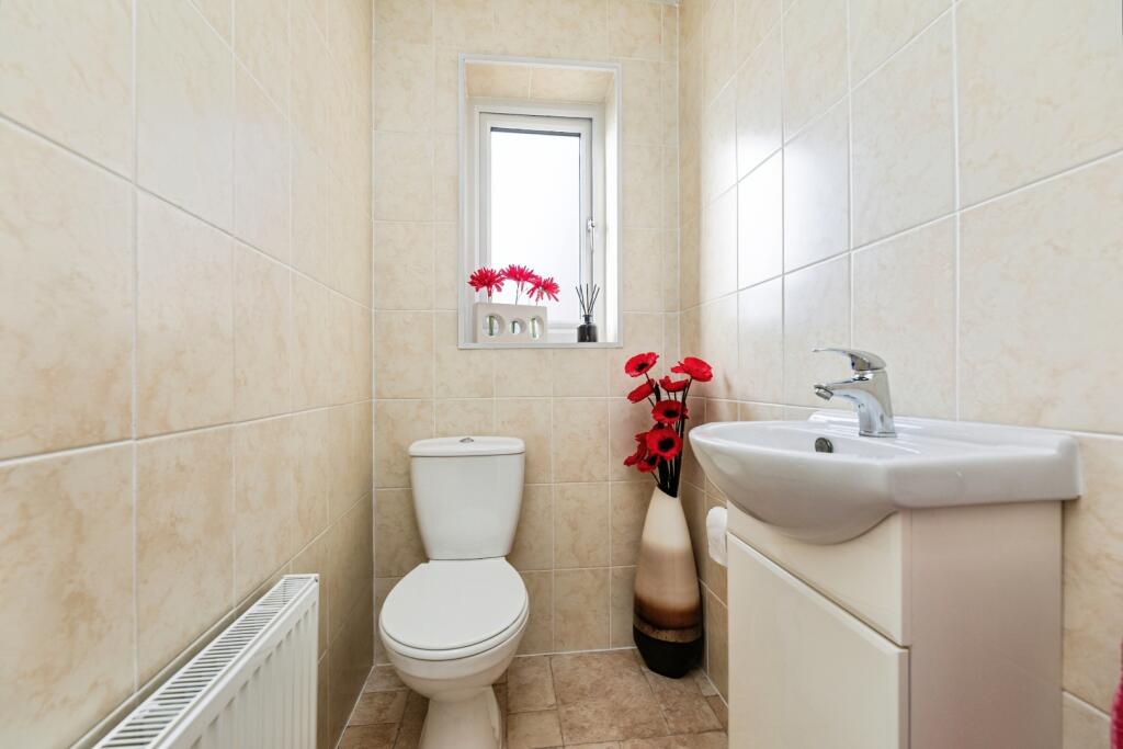 pbox-bathroom-322573.jpg