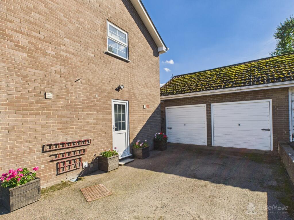 Garage- Mark Stephens EweMove Newmarket and Soham 