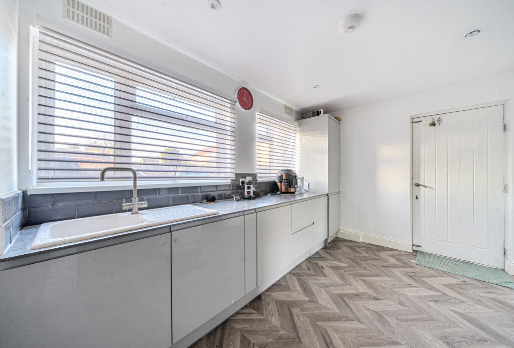 1384234-3-692092d...